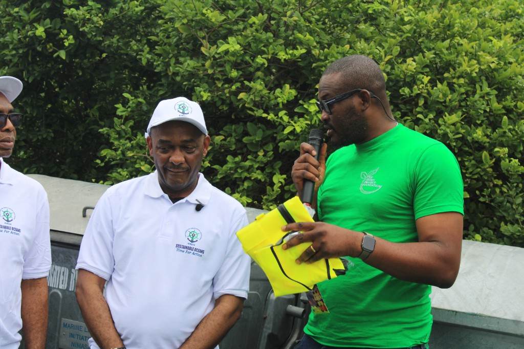 A briefing during a sustainability programme with partners on site.